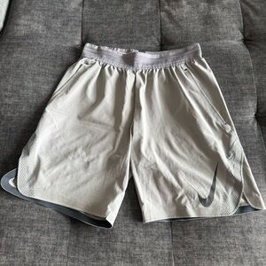Nike Men's Flex Vent Light Gray Dri-FIT Athletic Shorts